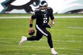 Jalen Hurts devient le starter
